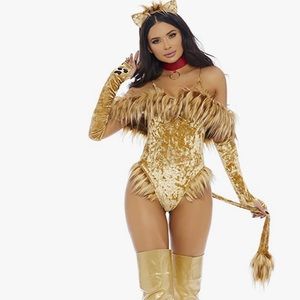 Sexy Halloween costumes scaredy lion